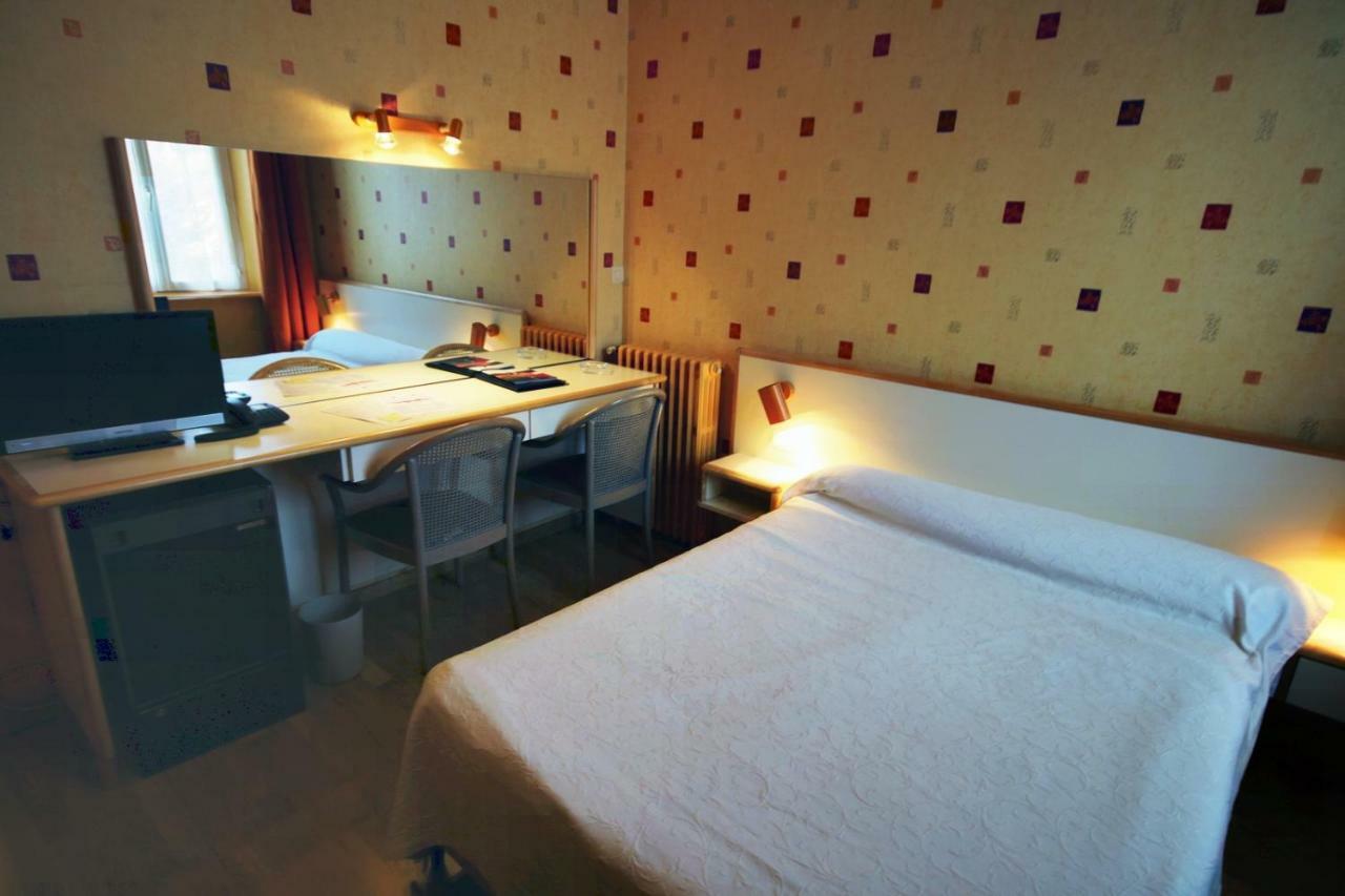 Les Messageries Otel Saint-Flour  Oda fotoğraf